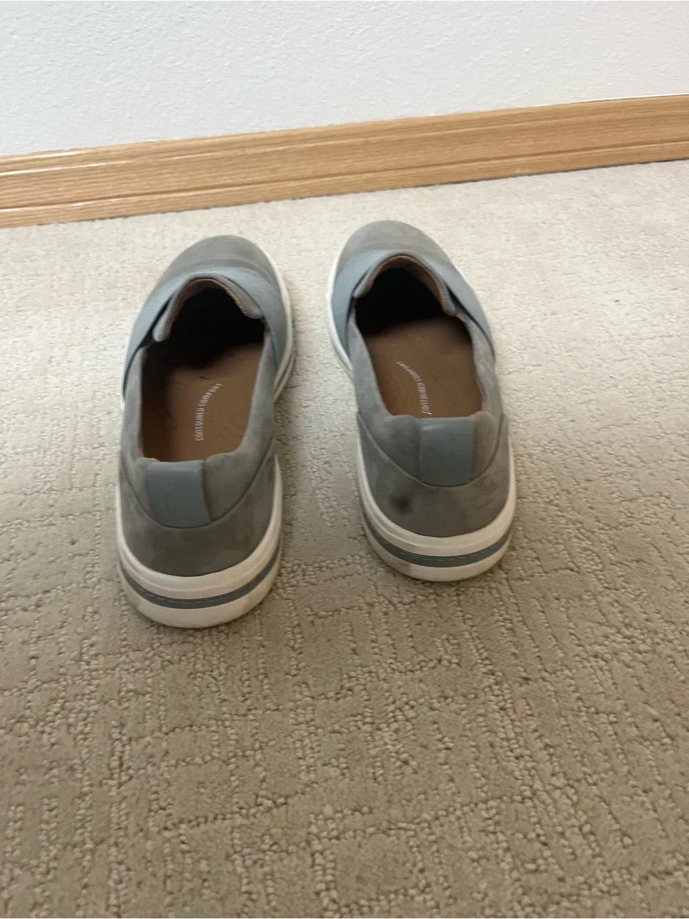 Clarks women’s Slip-On Loafers in Light Gray/blue women’s 8M/39